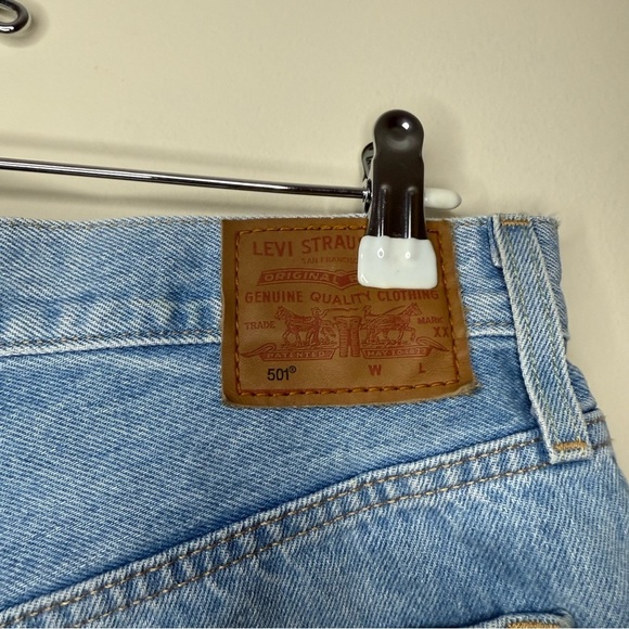 LEVI’s 501 Distressed Button Fly Rigid Denim Light Wash Summer Jean Shorts - Picture 5 of 9